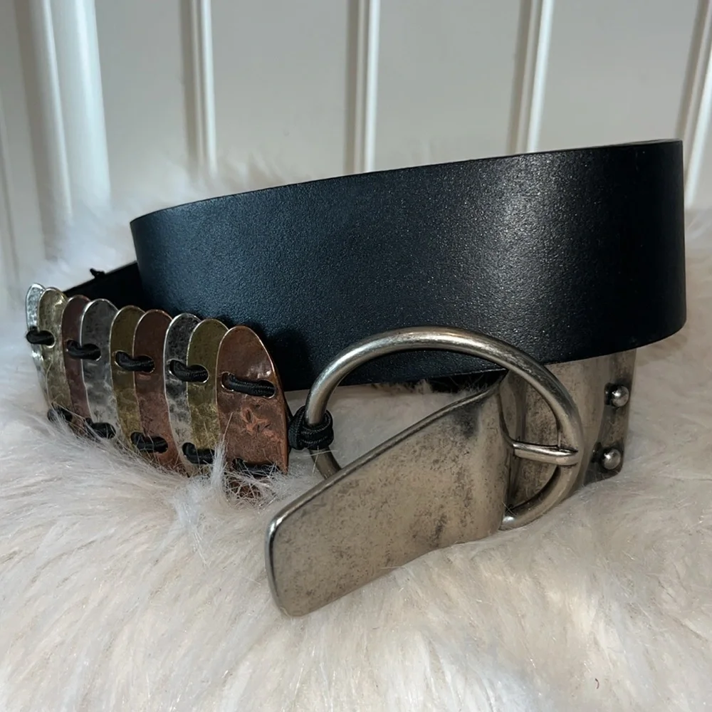 Super cute unique statement belt hammered metallic black leather belt Chicos S/M